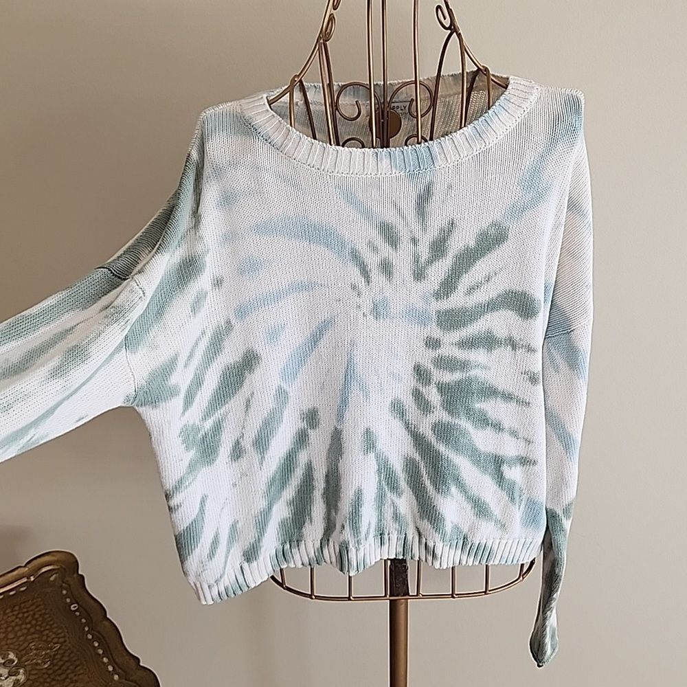 Z Supply Light Blue and White Tie-Dye Cropped Sweater